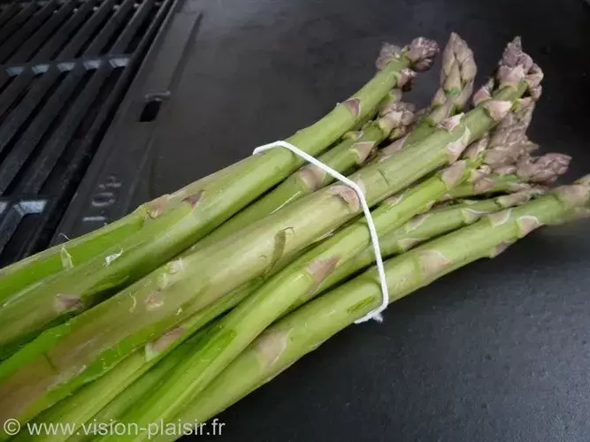 Asperges vertes pour poelee