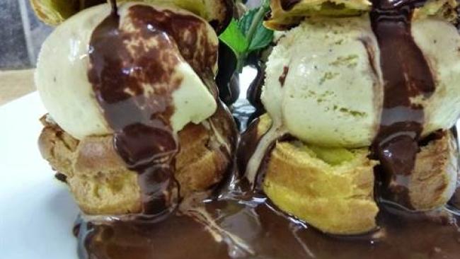 Les profiteroles au chocolat