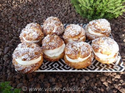 Choux creme chantilly et brisure de nougat blanc