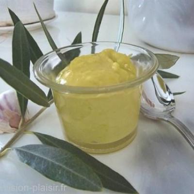 Confection de la sauce aioli