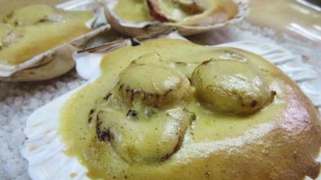 La coquille St Jacques, purée de potimarron et sabayon au pineau