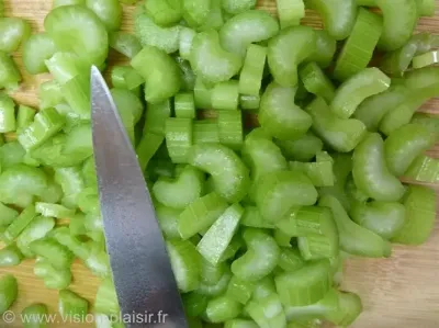 Couper du celeri en branche