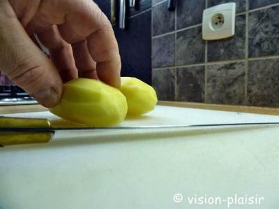 Couper les foie gras poele pommes de terre au romarin et vinaigrette au porto
