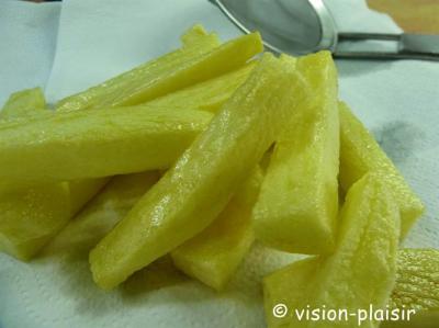 Egoutter des pommes pont neuf blanchies