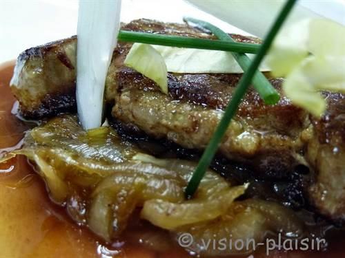 Foie Gras Poêlé aux Endives Caramélisées au Pineau : Recette Gourmande et Festive