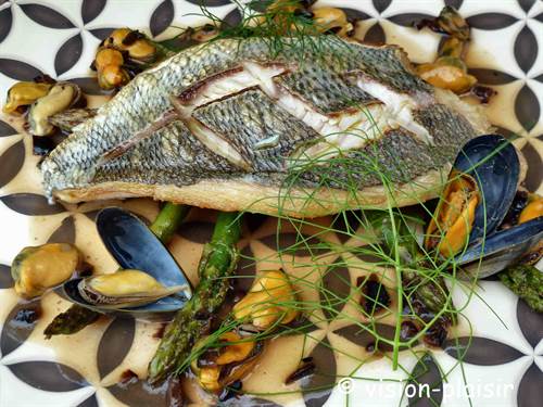 Filets de dorade aux asperges vertes et moules