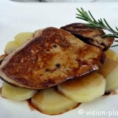 Foie gras poele pommes de terre au romarin et vinaigrette