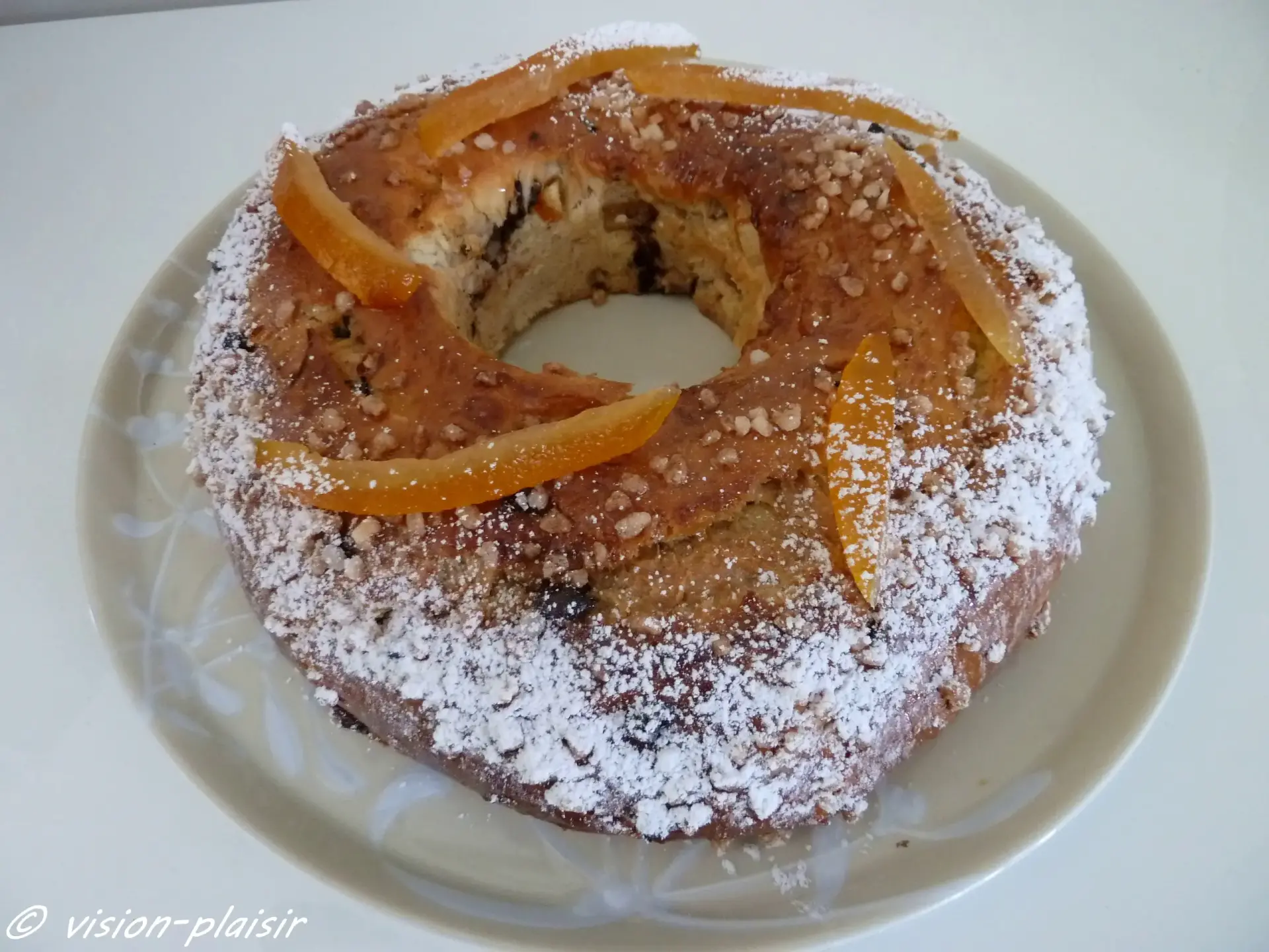Galette des rois aux ecorces d oranges et pepites de chocolat noire
