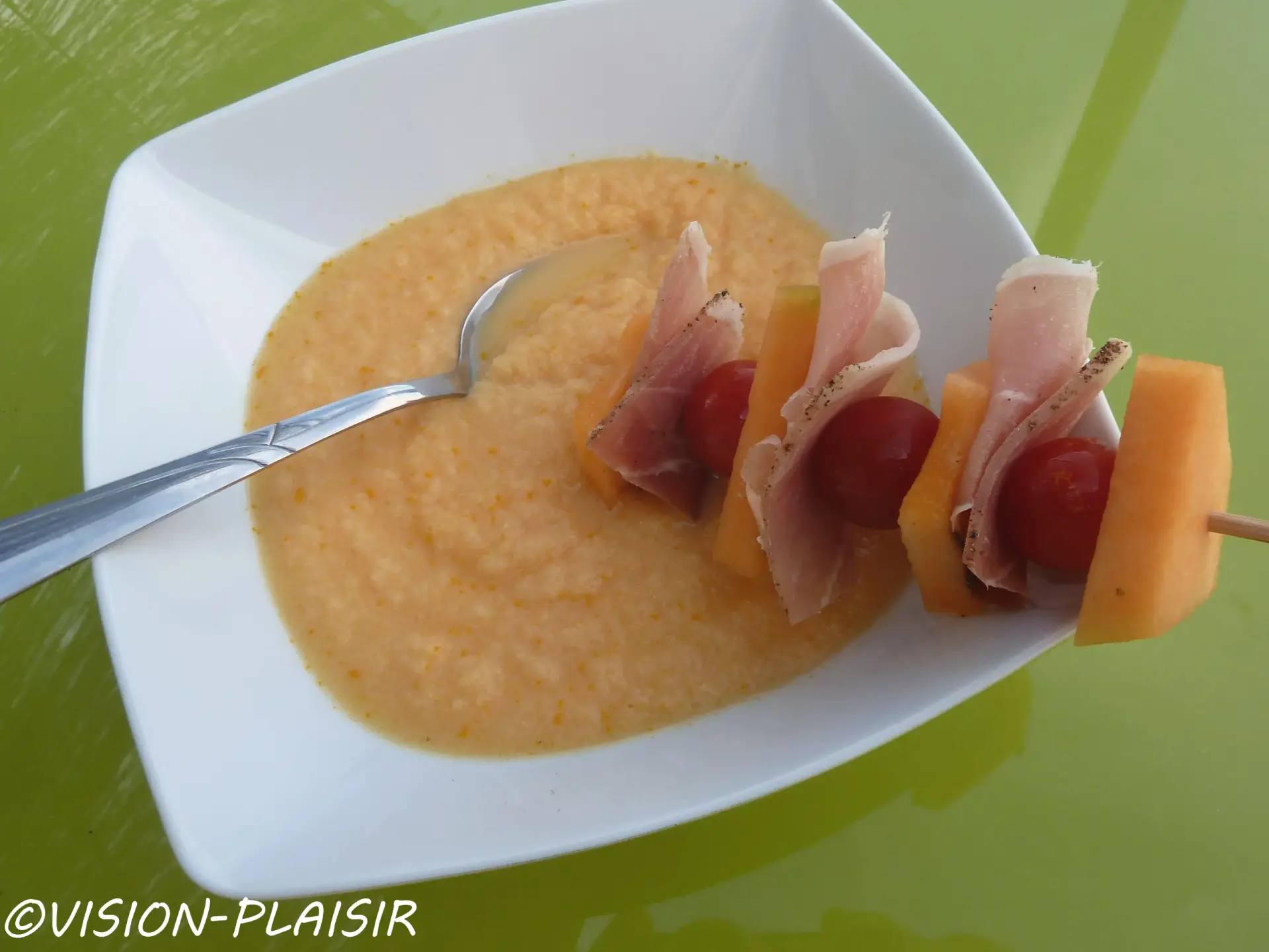 presentation-gaspacho-de-melon-et-jambon-de-pays-resultat