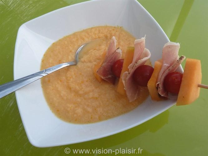 Gaspacho de melon et jambon de pays : recette fraîche et estivale