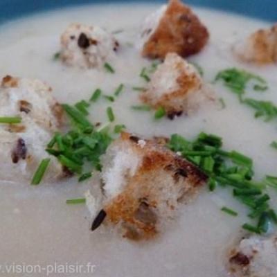 Haricots blancs et croutons en soupe