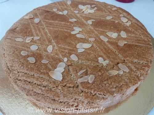 La réalisation et la cuisson d'un Gâteau Basque au cognac.