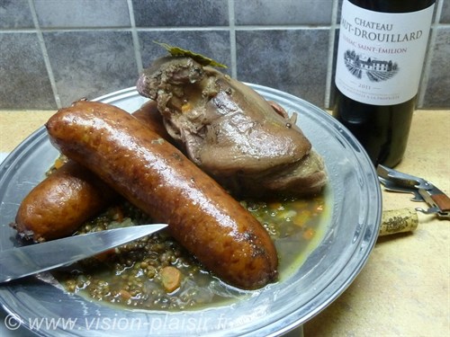 Lentilles saucisses de morteau et jarret de porc