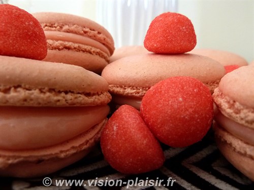 Macarons fraises tagada le bonbon 1