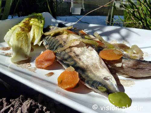 Comment réaliser une nage de maquereaux aux légumes croquants