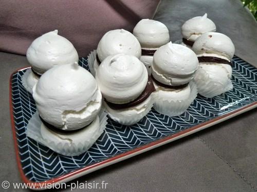 La réalisation des meringues à la ganache chocolat noir