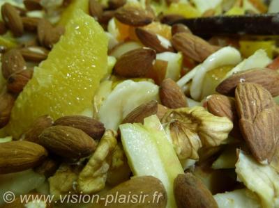 Noix mandes et fruits
