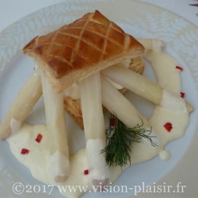 feuilletée sauce mousseline en assiette