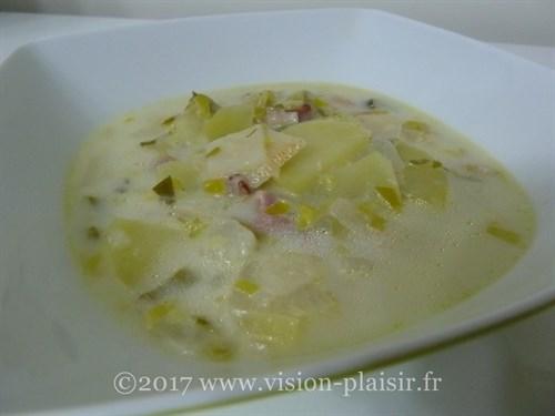 Soupe Savoyarde : Recette Montagnarde et Réconfortante