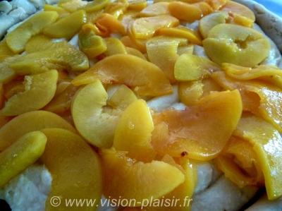Peches sur gateau basque