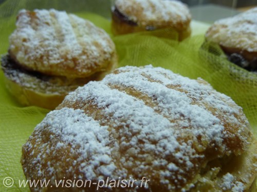 Petites tourtes a la creme d amande et confiture de myrtilles