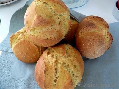 Petits pains sesames et curcuma 1
