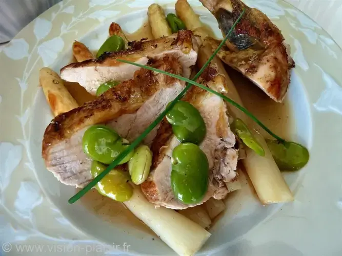 Cordon Bleu de pintade au Comté et jambon, polenta parfumée au Comté,  morilles et asperges vertes - Comté