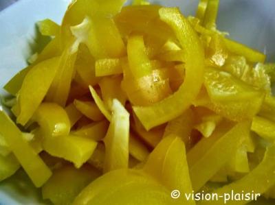 Poivrons jaunes poelee d encornets et pommes de terre
