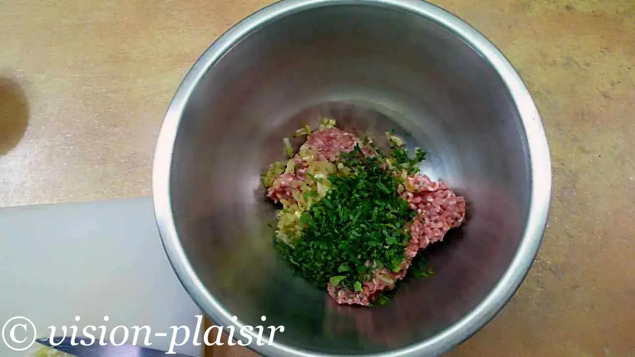 Preparation de la farce tourte de la vallee de munster