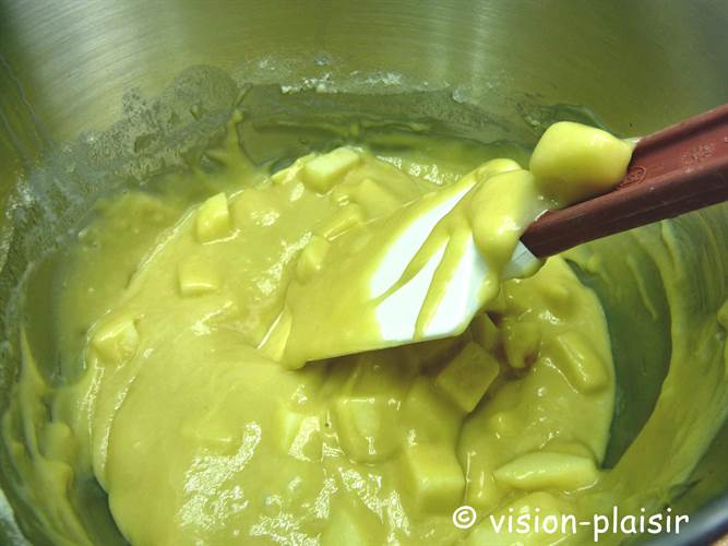 preparation-du-cake-au-miel-et-pommes-1