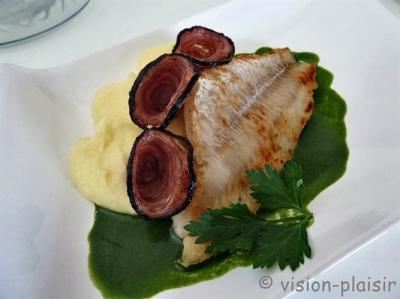 Recette de merlan puree de pomme de terre et andouille grillee au jus persil