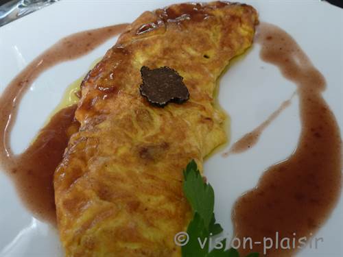 La réalisation de l'omelette Rossini. Oh ! un délice