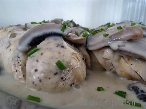 Roulés de volaille et la sauce champignons de paris
