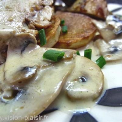 Supreme de pintade avec la sauce champignons