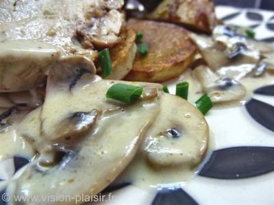 Supreme de pintade avec la sauce champignons
