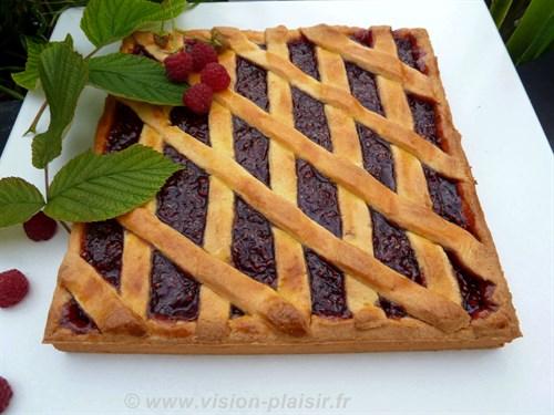 Tarte à la confiture de framboise.